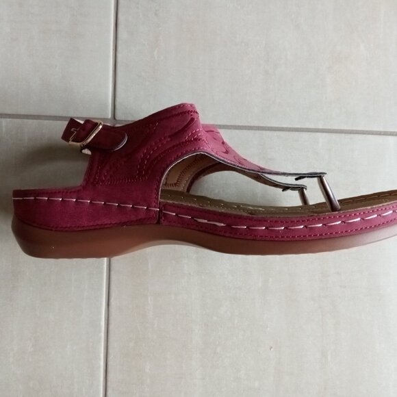 Women's Wedge Sandals - Picture 4 of 5